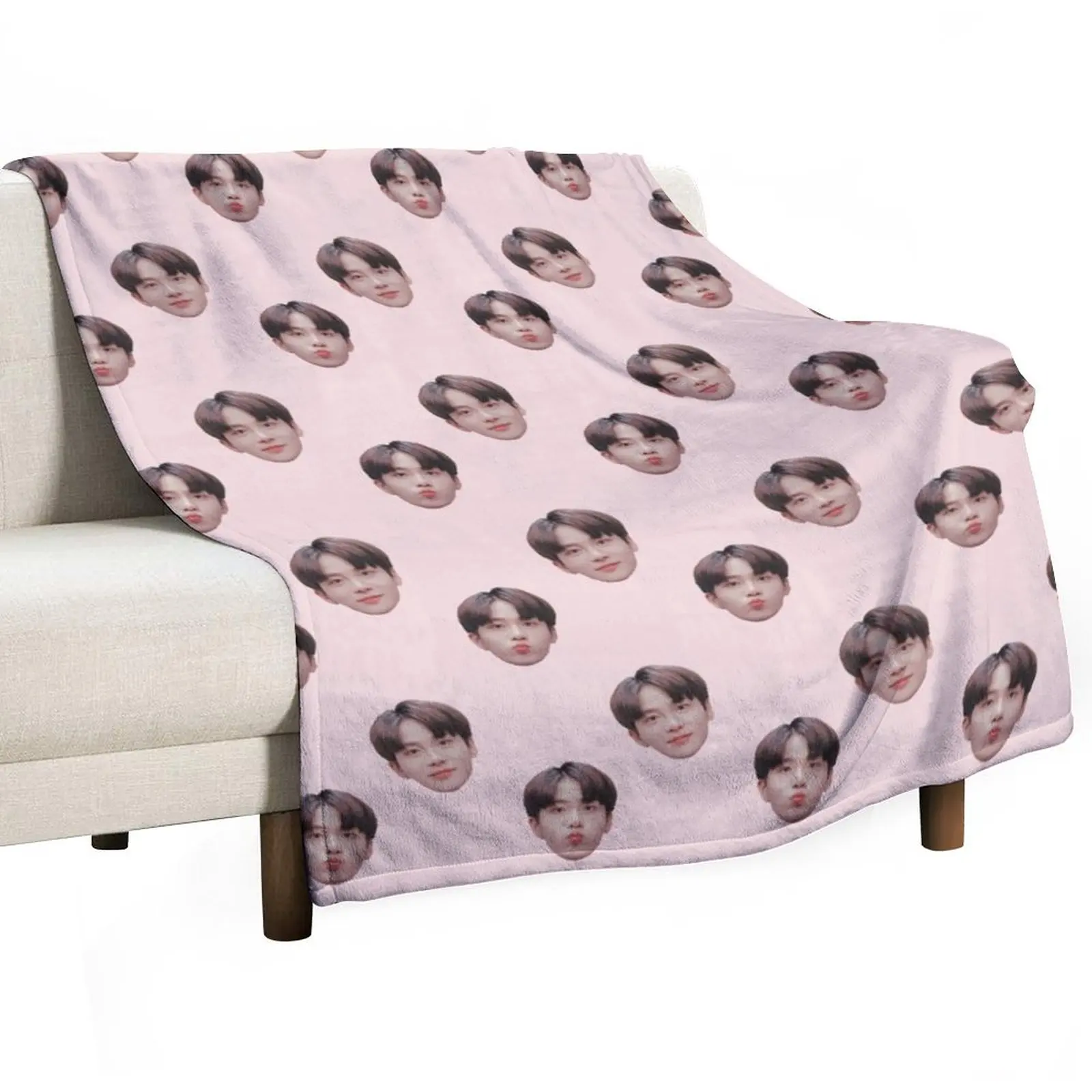 

Ateez Jongho Head Pattern Bright Pink Throw Blanket Thin blankets and throws Warm Baby Blankets