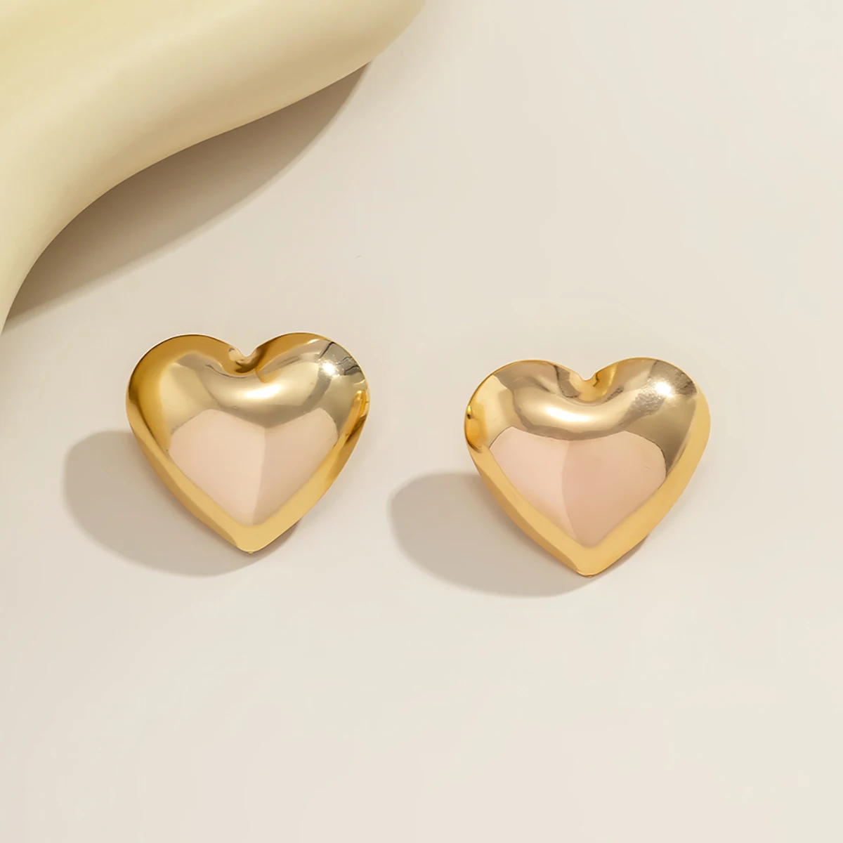 Cute Big Heart Stud Earrings for Women Trendy Elegant Ladies Earrings 2023 Fashion Jewelry Accessories on Ear Female Girls Gifts