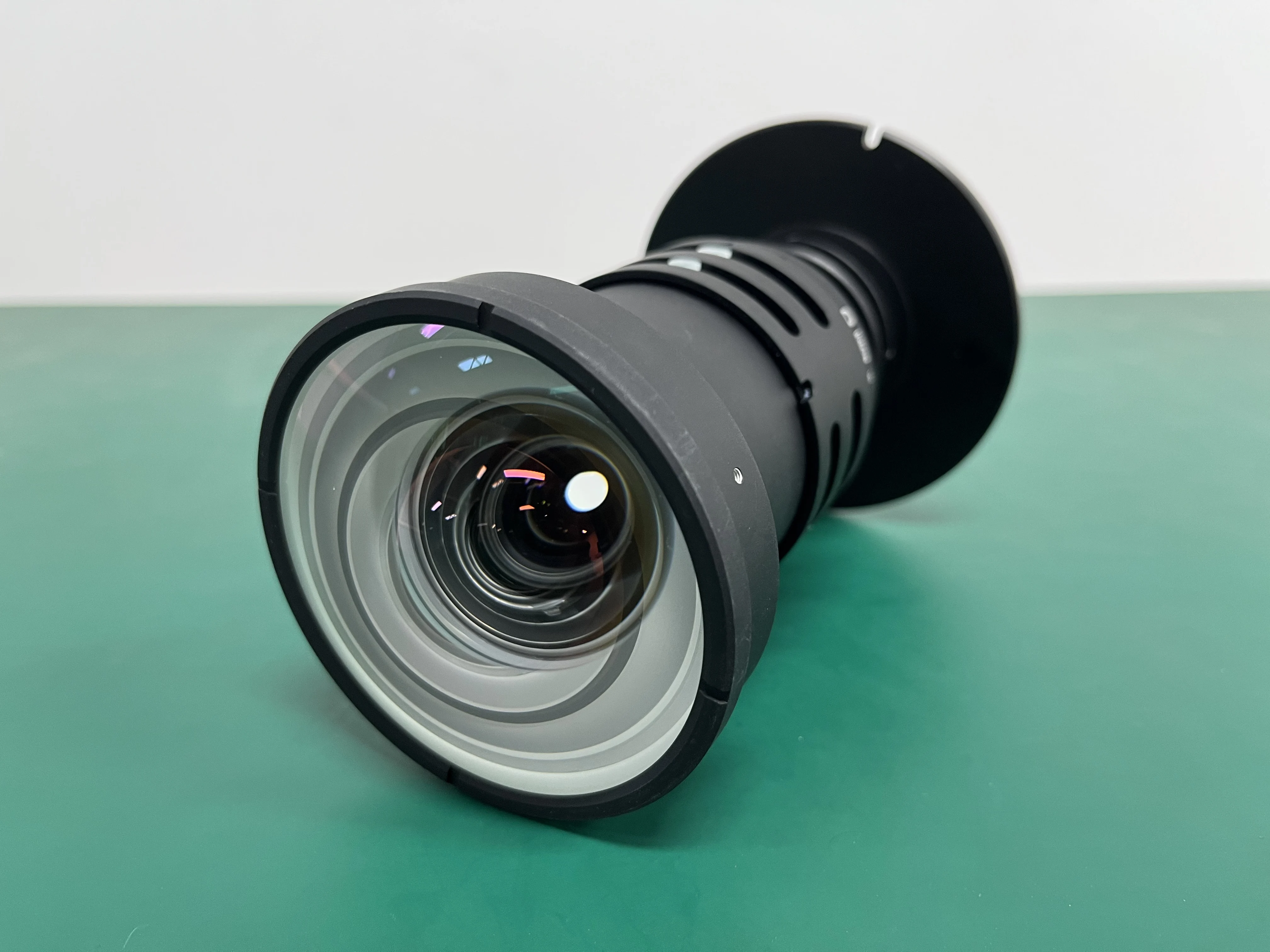 0.6 Short Throw Projector Lens Manual Focus Zoom Suitable  LCD Panel 3x0.76 Projector