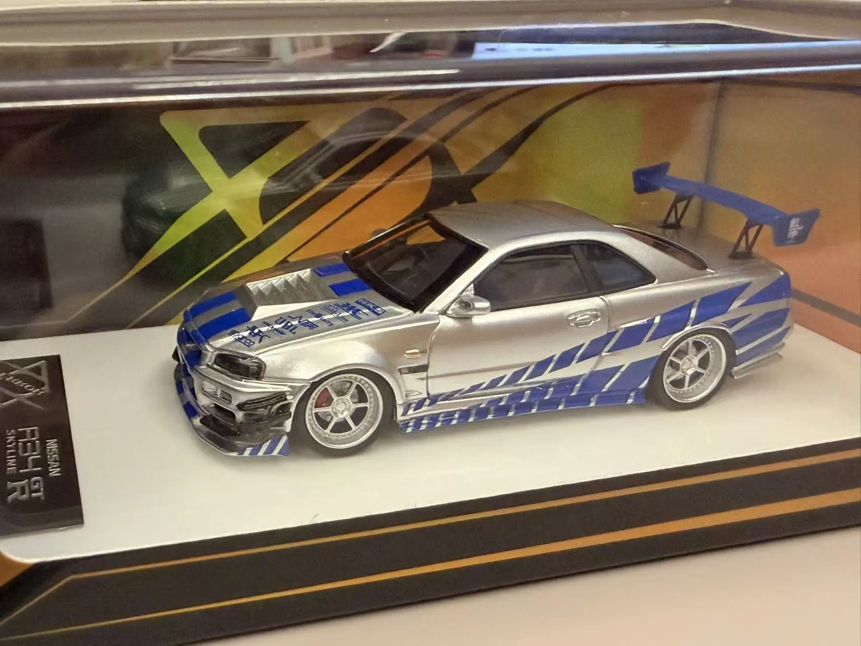 modele-de-voiture-en-resine-404error-1-64-r34-bluesilver