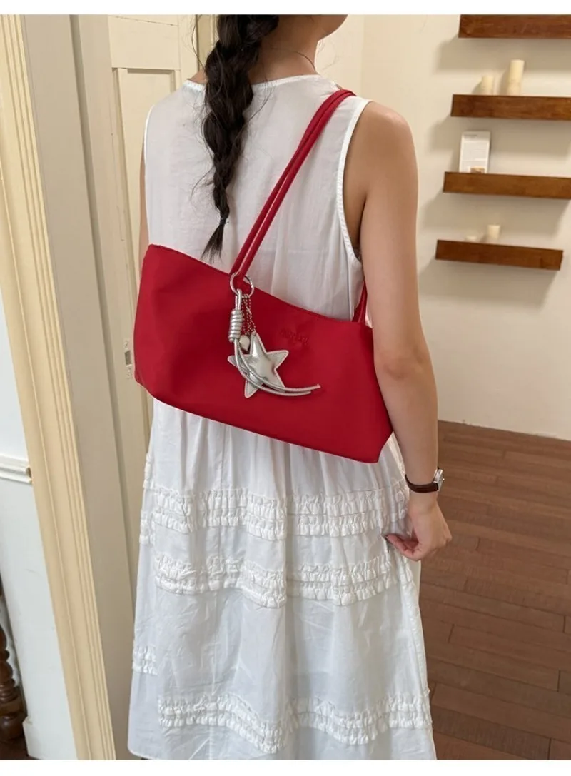CEEKAY Minimalistische Handtasche aus massivem Nylon, zwei Tragemöglichkeiten, Metall-Sternanhänger, für Mädchen, vielseitig einsetzbar, frische, tägliche Unterarm-Umhängetasche – Detail 12