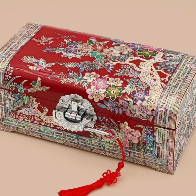 

Happy eyebrows, curved half-inlaid with shellfish wooden snail box, wedding gift for the bride