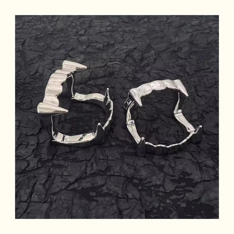 

Exaggerated Trendy Hip Hop Punk Vampire Fang Bracelet Couple Street Party Armband Gift Men and Women