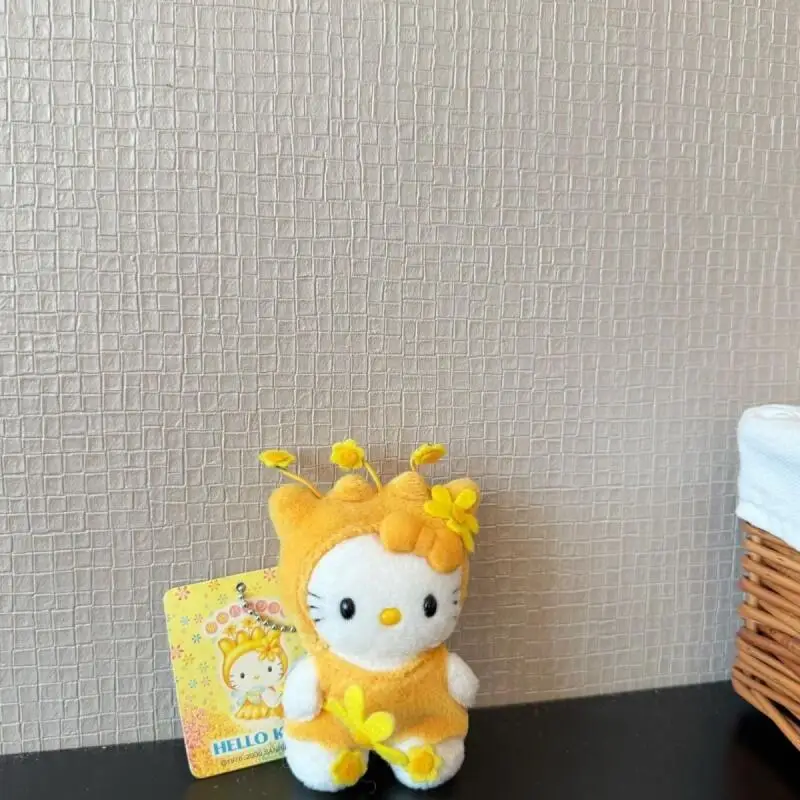 Gele bloem demon Hello Kitty pluche pop NIEUW Sanrio pluche diy hanger sleutelhanger rugzak decoratie lief meisje verjaardagscadeau