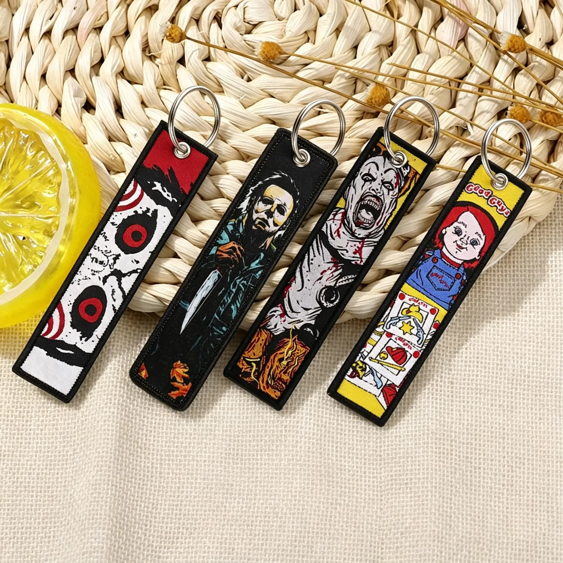 Porte-clés brodés sur le thème des films d'horreur et des tueurs d'Halloween pour voitures, motos, accessoires de cosplay, jouets et cadeaux