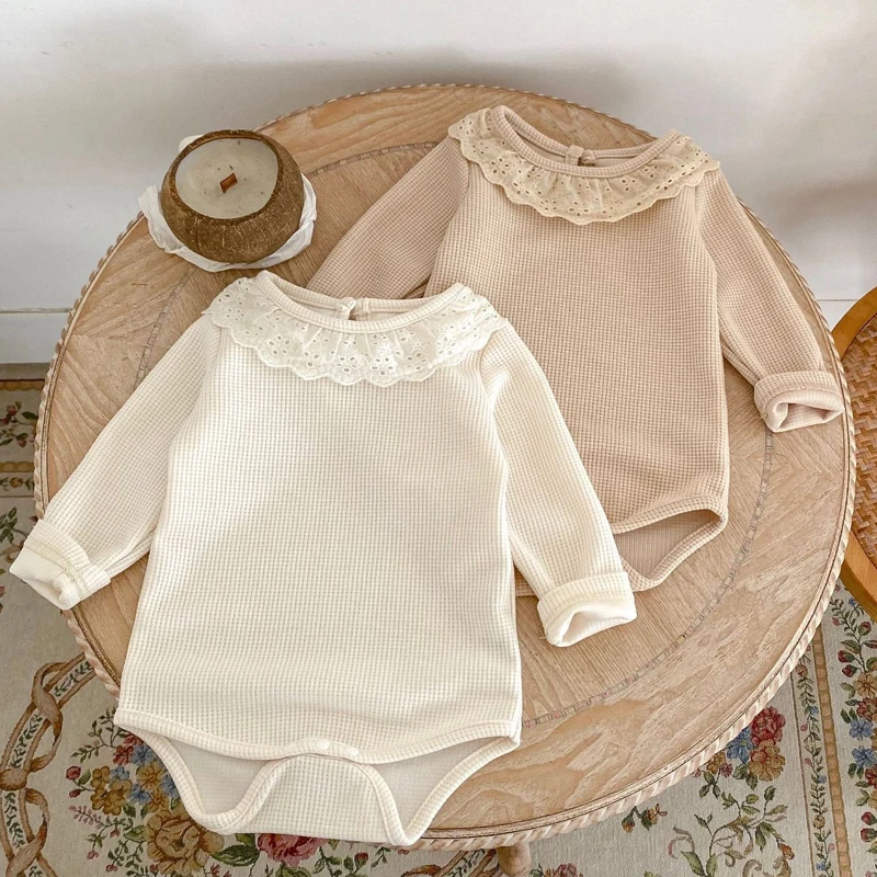 Autumn baby clothing, 0-3 year old female baby lace round collar long sleeved knitted bag fart triangle Ha Yi crawling clothes