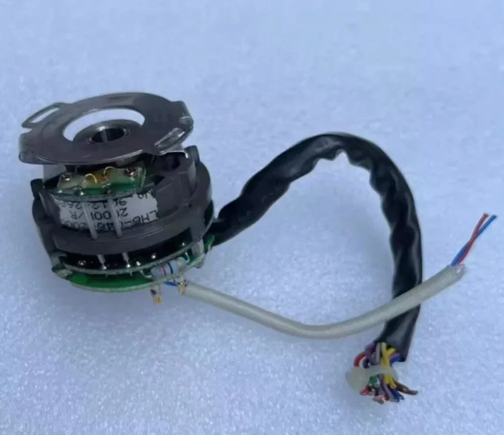 2025/QTY:1 LHB-048-2000/LHB-067-2000 2000P/R Codificador de servo motor (usado e testado)