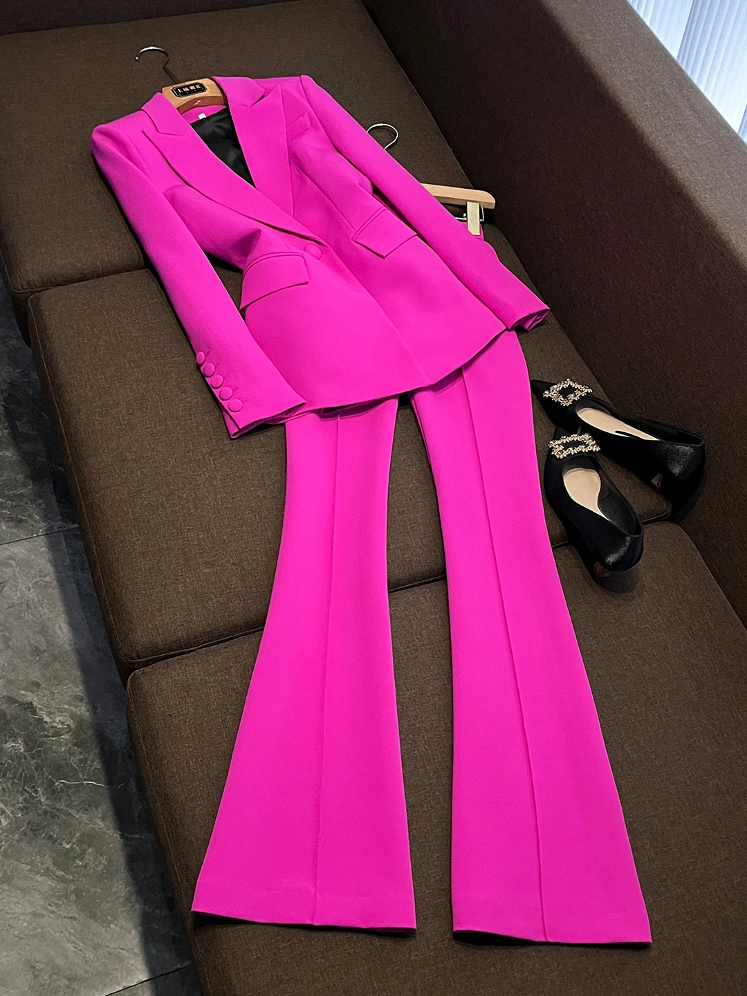 

Ele Profional Winter 2025: длинный костюм све на одной пуговице и брюки-клеш, комплект из двух предметов для женщин A6368