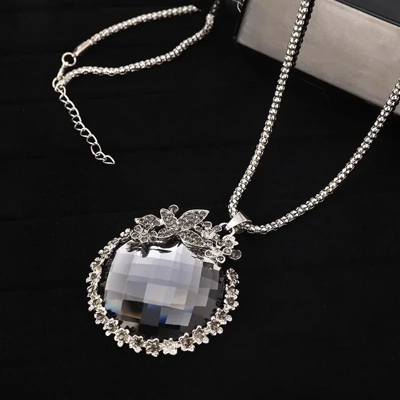 2024 Romantic Butterfly Round Crystal Sweater Chain Necklaces Korean Female Long Chain Necklace for Women Lady Accessories