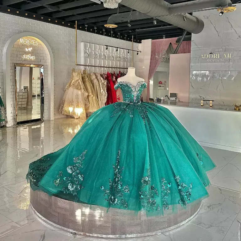 فساتين Quinceanera الساحرة الحلو 16 قبالة الكتف 3D الزهور حزب الكرة أثواب الأميرة الحفلة Gown01
