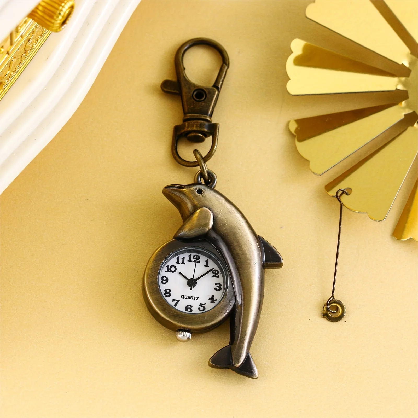 Dolphin and pufferfish keychain watch, cartoon retro backpack, watch accessories, time watch, universal for men and women