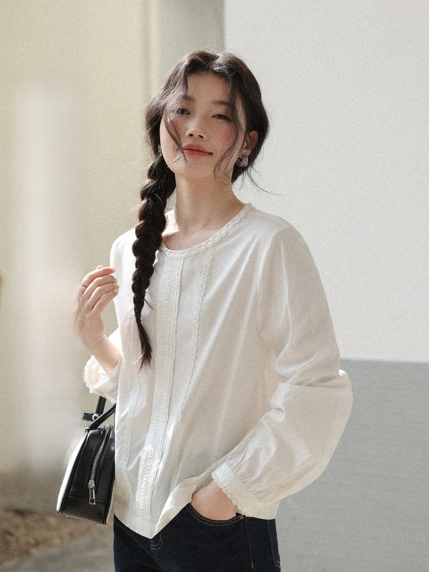 

Романтический белый длинный топ с кружевной отделкой, свободного кроя, женский, весна 2026, новая модная универсальная повседневная модель