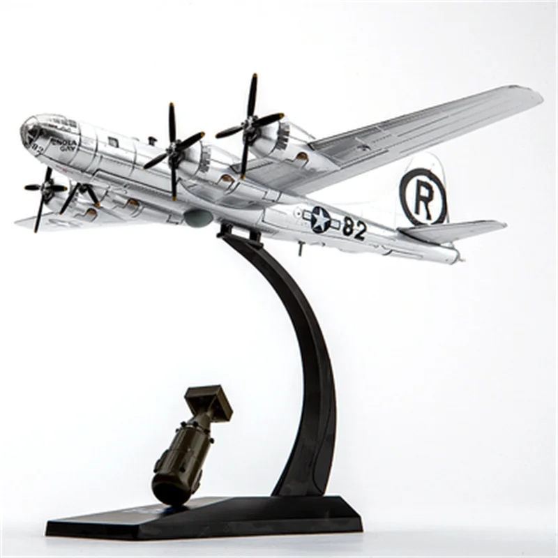 Modelo a escala 1:144 American B-29 Super Flying Fortress Bomber de hélice resistente de cuatro motores con decoración de niño pequeño/hombre gordo