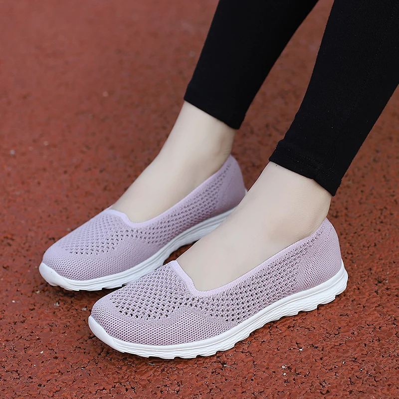 Sepatu jalan wanita, ukuran besar kasual sepatu lari musim panas Breathable Mesh olahraga sepatu ibu ringan 35-42