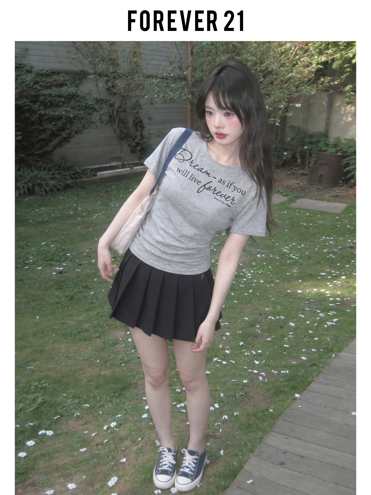 Camiseta de Manga Corta con Cuello Redondo y Corte Ajustado en Gris de Forever 21 para Mujer, Estilo Casual con Estampado de Letras Americanas para el Verano