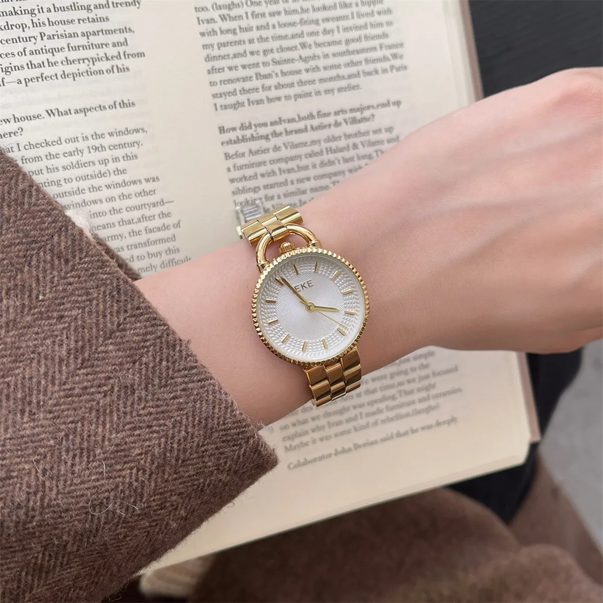 New design, retro round dial, high-end and luxurious women's watch, simple and versatile wristwatch, quartz movement.
