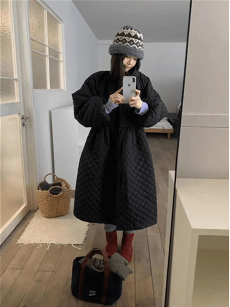 Jaqueta Feminina de Algodão Acolchoada de Comprimento Médio com Padrão Diamante, Nova Coleção de Inverno Dongda Gate, Casaco de Algodão Exclusivo Super Bonito