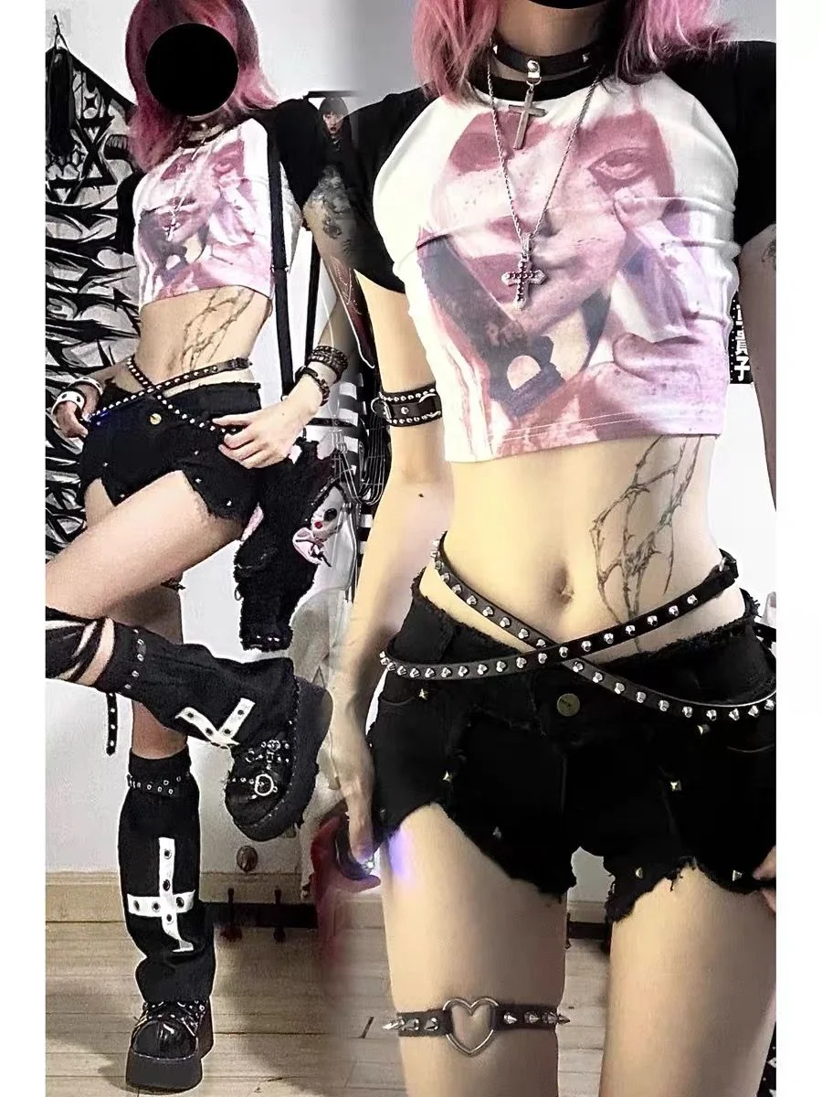 

Y2K ретро стиль тысячелетия пряная девушка американские черные джинсы с низкой талией летние трендовые индивидуальные сексуальные женские обнимающие бедра шорты