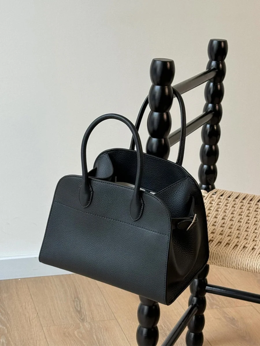 حقيبة يد نسائية فاخرة جديدة لعام 2025 من هونغ كونغ فون آند كيك، حقيبة كتف عملية بتصميم بسيط من الجلد الناعم بأسلوب بريطاني