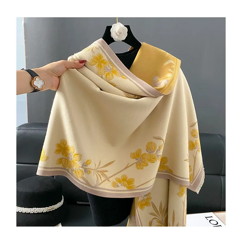 

Высококачественный шарф для женщин зимой, имитирующий кашемир и дающий это старшим людям в качестве шаль, чтобы согреться.