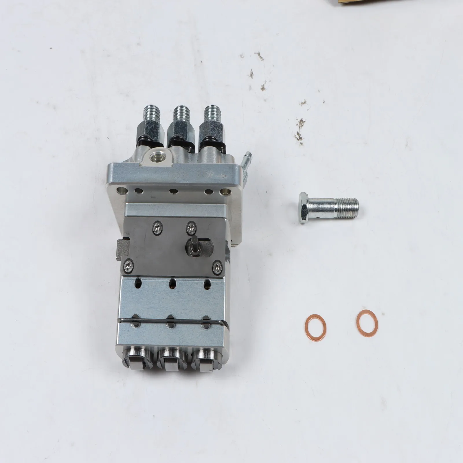 

16032-51011 104206-3010 9410617332 Fuel Pump FOR Kubota D905 D1005 D1105 Tractor RTV1100 1140