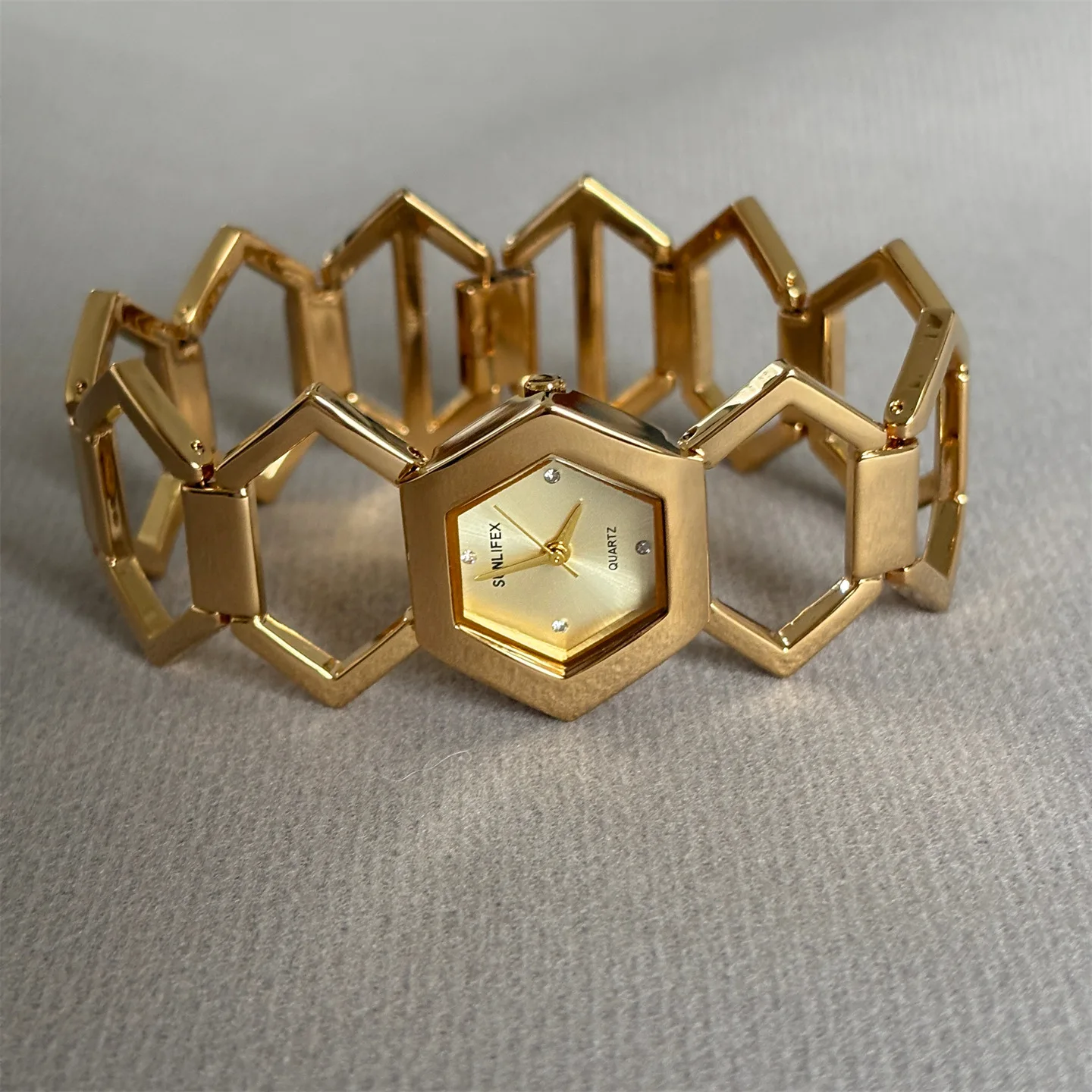 Sunlifex rhombic quartzo senhoras relógio de pulso pulseira de aço luxo relógio feminino ouro oco pulseira relógios feminino elegante