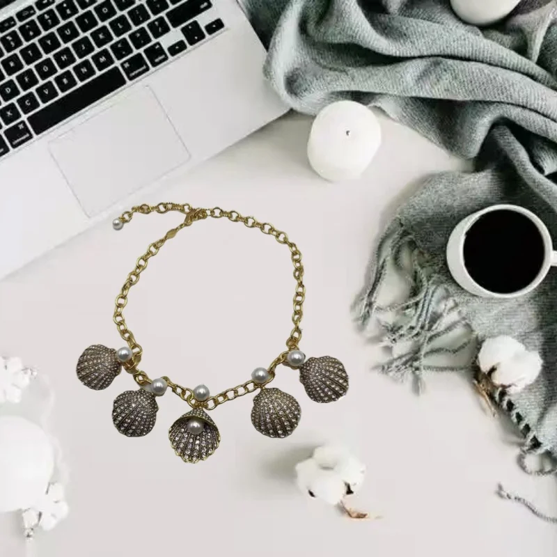 

2025 new hot selling pearl shell necklace paired with stone handicrafts, paired with high-end women's party romantic gifts