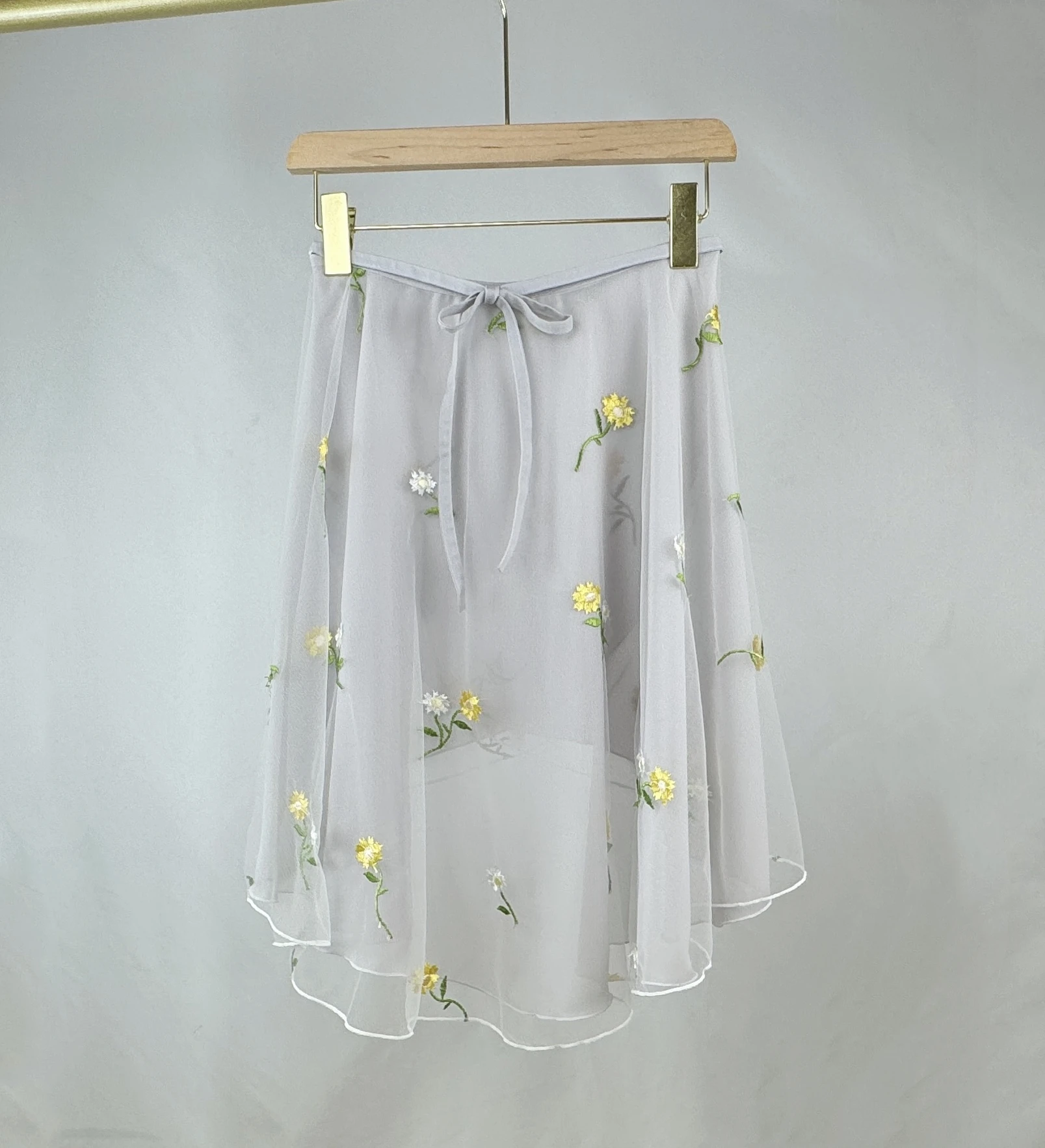 Costume de danse de ballet personnalisé pour femmes adultes, jupe brodée de fleurs double couche, une pièce à lacets, demi-corps, jupe d'entraînement tutu