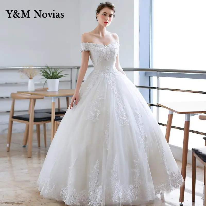 Y & m novias fora do ombro 3d flor frisada vestidos de casamento novo plus size marfim branco vestido de casamento laço bonito no pescoço estilo áfrica