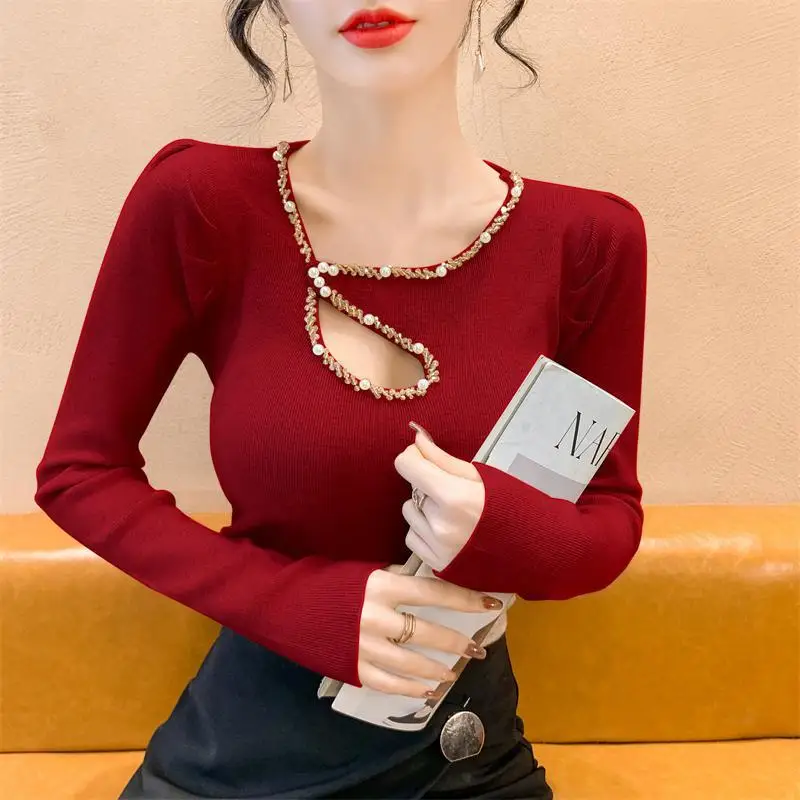 Autumn and Winter New V-neck Hollow Nail Drill Western-style Cute Slimming Knitted Base Sweater Sweater Top Women's Clothing