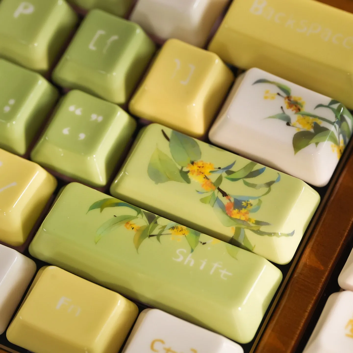 URE Jin Gui Longjing Keramik-Tastenkappen-Set EdgeLit Mechanische Tastatur Personalisierte Tastenkappen für Cherry Maßgeschneiderte Ästhetische Blumenmotive – Detail 7