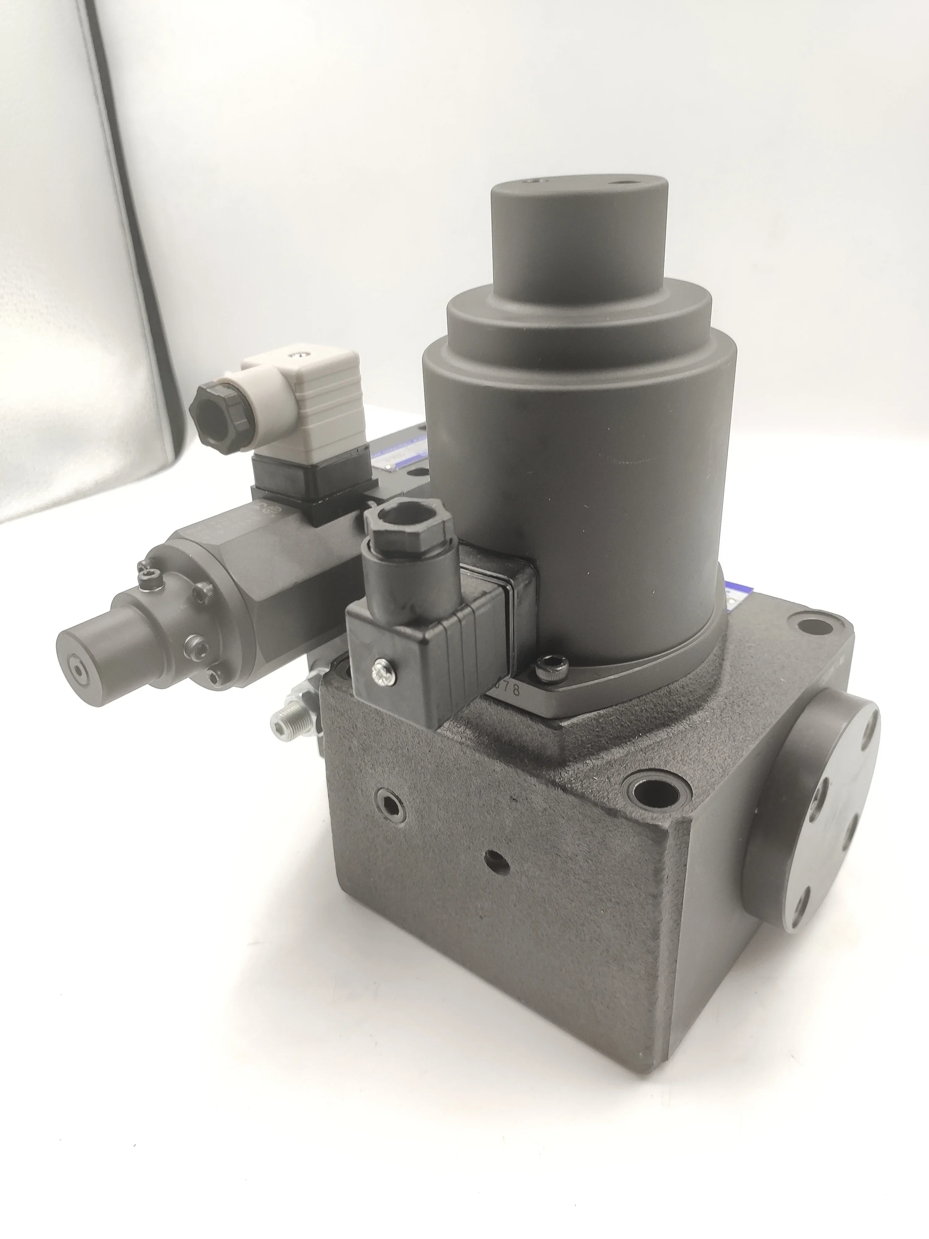 YUKEN EFBG EFBG-03 سلسلة EFBG-03-125-C-20T233 صمام الملف اللولبي الهيدروليكي للصمام النسبي