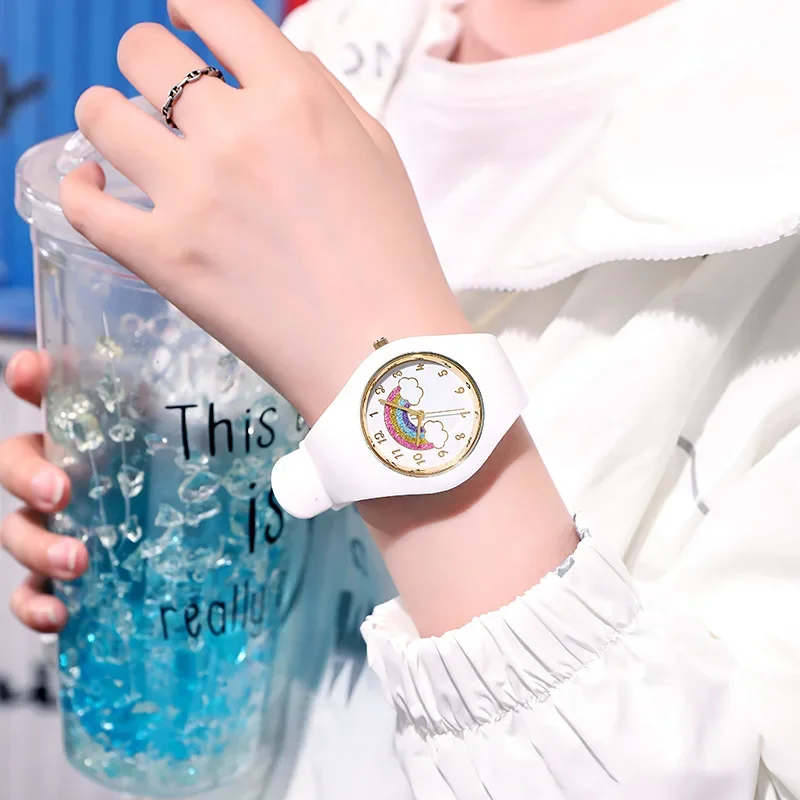 Soft Ladies Fashion Watch Couple Quartz Watch Jelly Color Rubber Sports Clock Suitable for Women Men Starry Earth Rainbow Watch