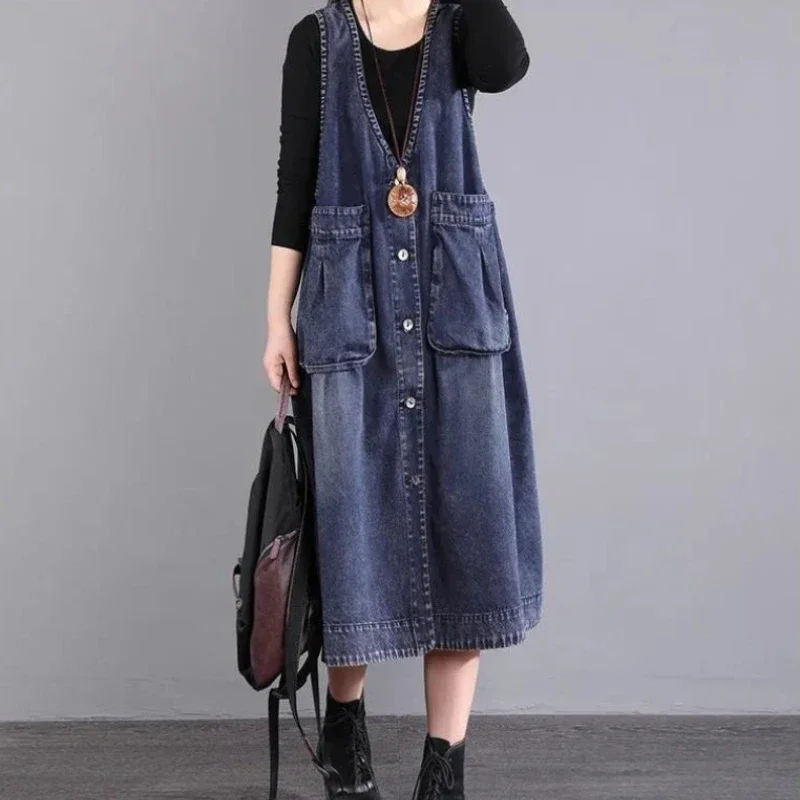 

Retro Denim Cape for Women Loose Fit Hooded Outerwear with Pockets Mid Length Chic for Autumn/Winter​