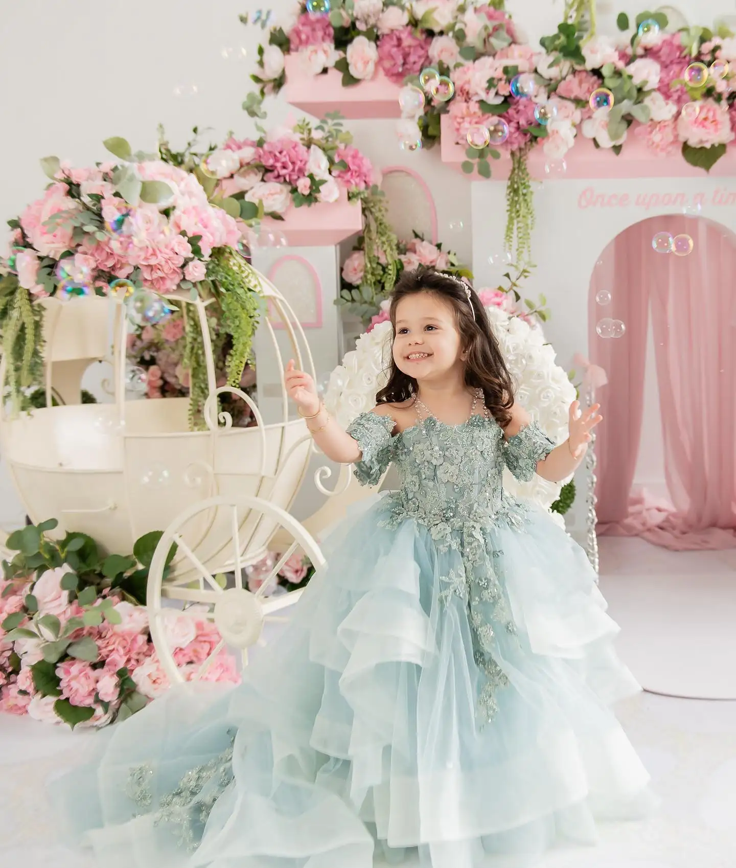 

Luxurious Flower Girl Dresses for Wedding Lace Tiered Ruched Kids Birthday Party Gowns Puffy Children First Communion Dresses