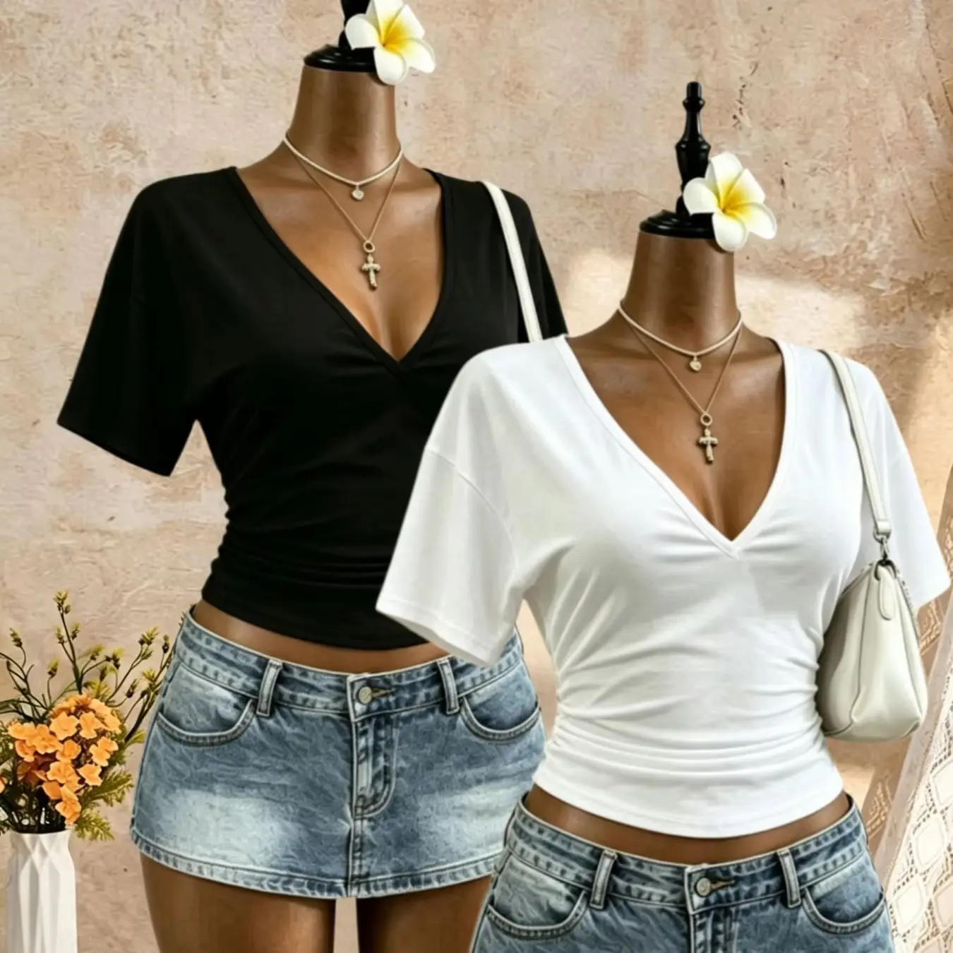 2er-Pack Damen T-Shirt mit tiefem V-Ausschnitt, Dolman-Ärmeln, seitlichen Raffungen, schmaler Passform, kurz geschnitten, Sommer 2026, Y2K, unifarben in Schwarz und Weiß, Basic Casual – Detail 4