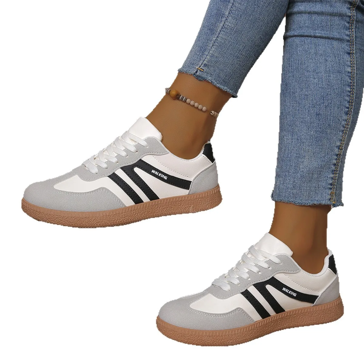 Scarpe da ginnastica da donna Primavera Nuovi mocassini piatti di lusso Comode scarpe da ginnastica morbide da donna Scarpe da esterno leggere per le donne