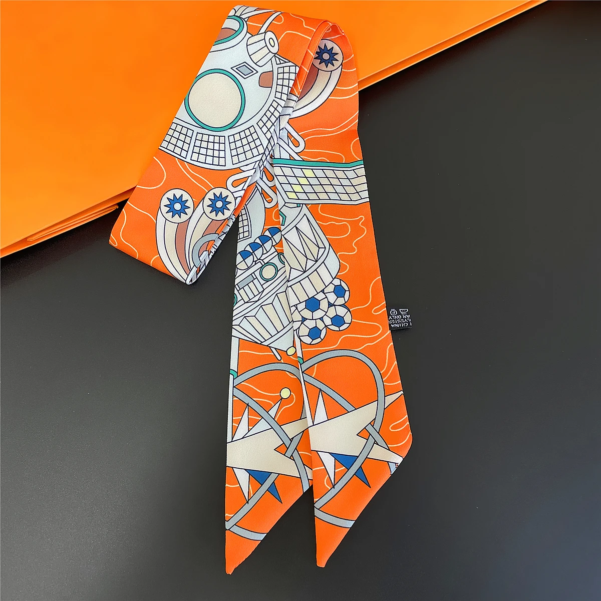 2024 Design Scarf Women Luxury Brand Silk Scarf Fashion Aerospace Warehouse Hair Headband Foulard Skinny Bag Scarves Neckerchief