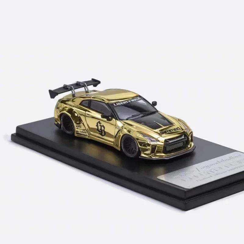 1:64 Nissan GTR R35 LB wide-body hello Kitty alloy model, children's collection of decorative toys, New Year gifts for friends.