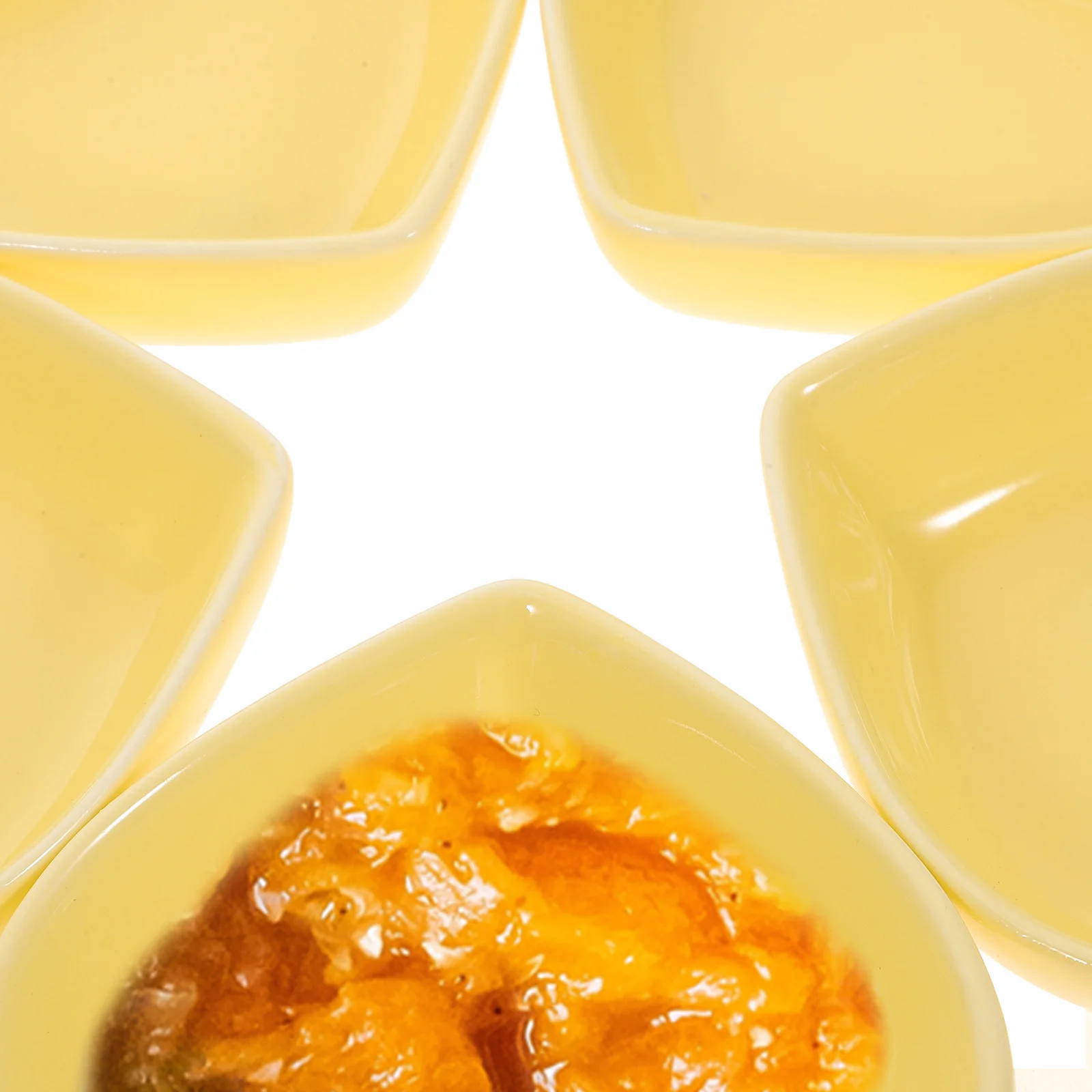 

6Pcs Heart Shaped Condiment Dishes Set Bright Color Small Sauce Bowls for Dipping Vinegar Snacks Heat Resistant Ceramic