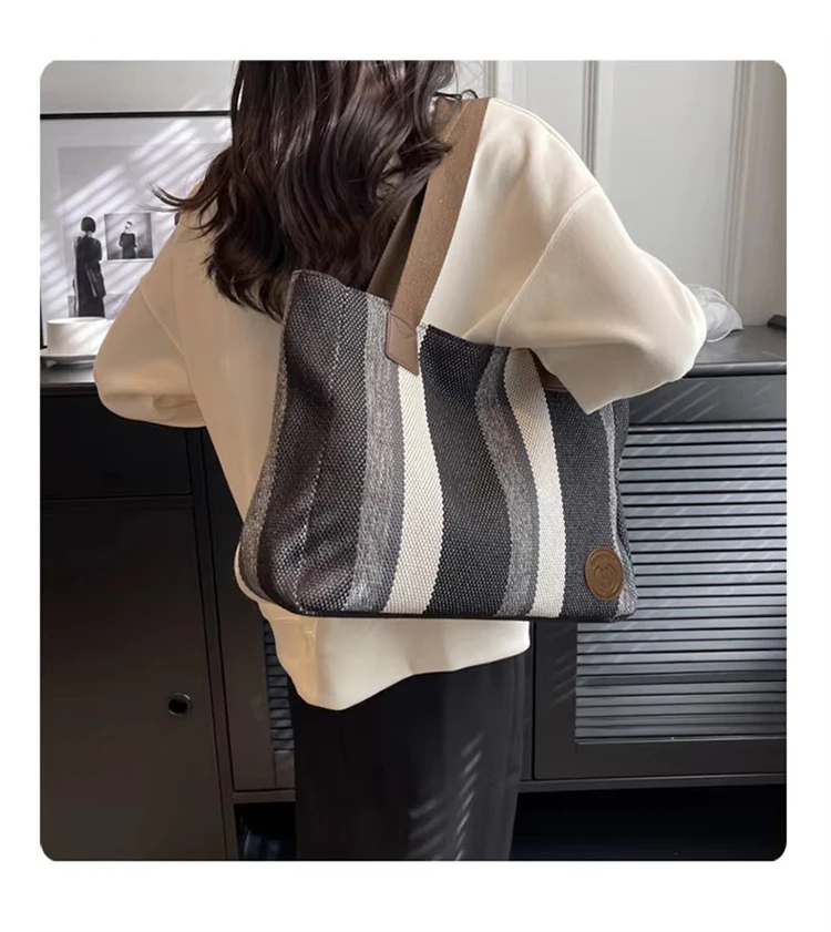 FOXER Stoff-Umhängetasche für Damen, lässige Handtasche mit großem Fassungsvermögen, modische, leichte Einkaufstasche, Geldbörse – Detail 11