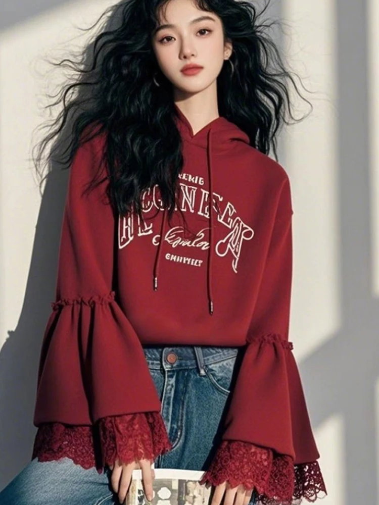 赤プリントフード付きスウェットシャツ女性のための春秋レースパッチワークフレア袖ルーズ巾着ファッショントップ 2025 新しい