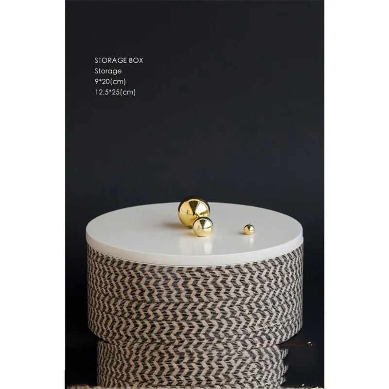 Curved-patterned copper-gold handle round storage box decorative piece of light luxury style