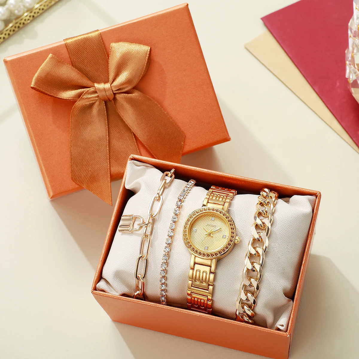 

Роскошный набор: золотые часы с кристаллами и браслеты (круглые часы с кристаллами, браслет-цепочка Paperclip, браслет Cuban Link и теннисный браслет)