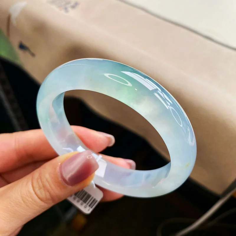 ميانمار امرأة نوع ضوء القمر الأبيض الأزرق الجاديت سوار اليشم مع شهادة