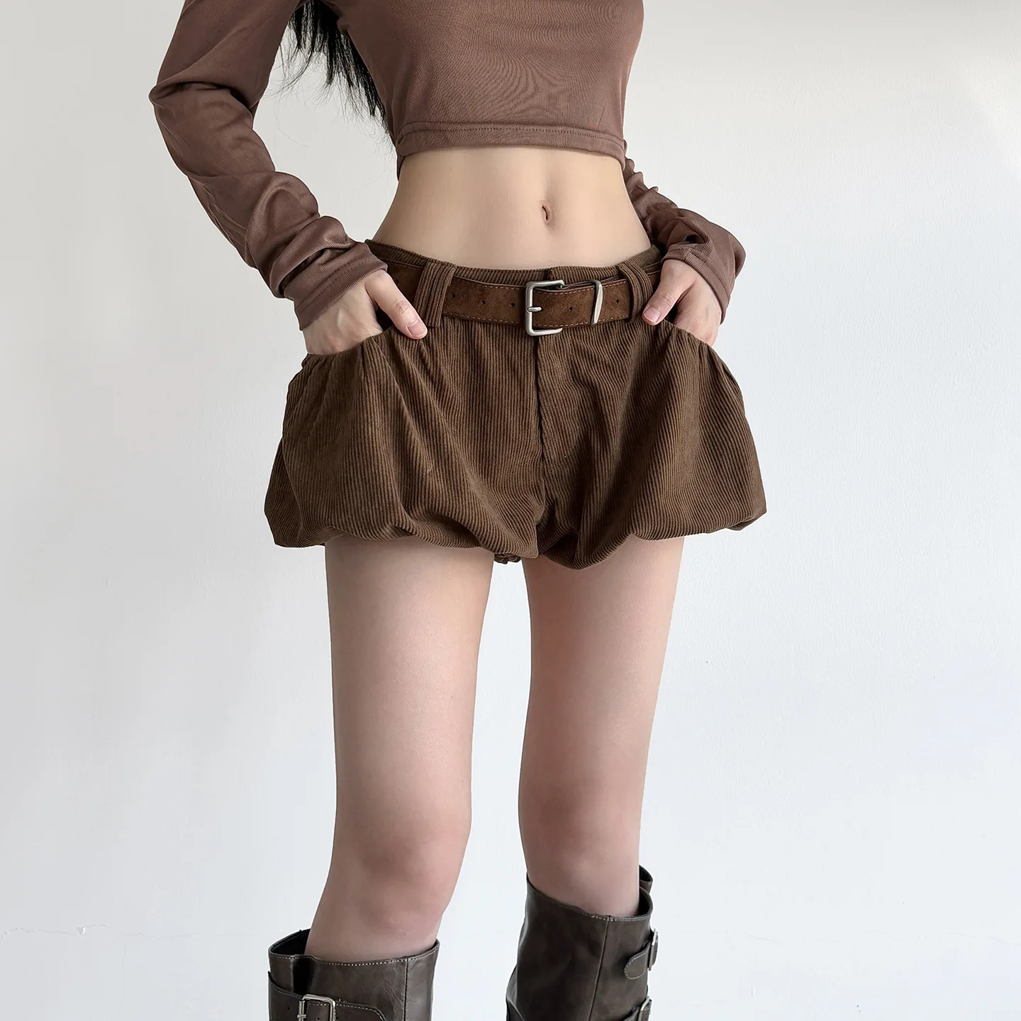 2026 autumn new brown corduroy bud culottes low waist design suede belt shorts women - Image 2