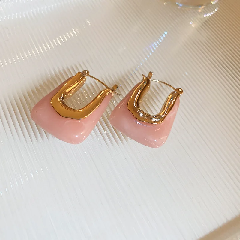 Effen Kleur Hars U-Vormige Onregelmatige Hoepel Oorbellen Voor Vrouwen Nieuwe Vintage Veelzijdige Oorgespen Delicate Mode Sieraden Groothandel