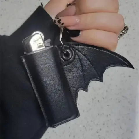 Porte-clés en cuir PU, porte-balume à lèvres chauve-souris, Design d'aile, accessoire de Style Punk, briquet de Style Halloween, 1 pièce