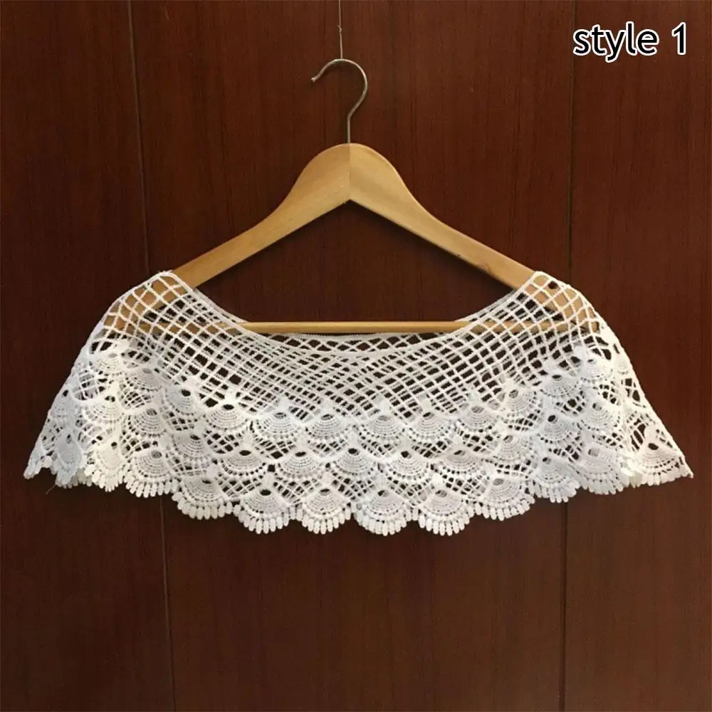 Kurzer Cape-Schal mit Spitze, Gestrickter Durchbrochener Schal, Falscher Kragen, Durchsichtige Spitze, Niedlich und Elegant für Partys und Damen-Dekoration