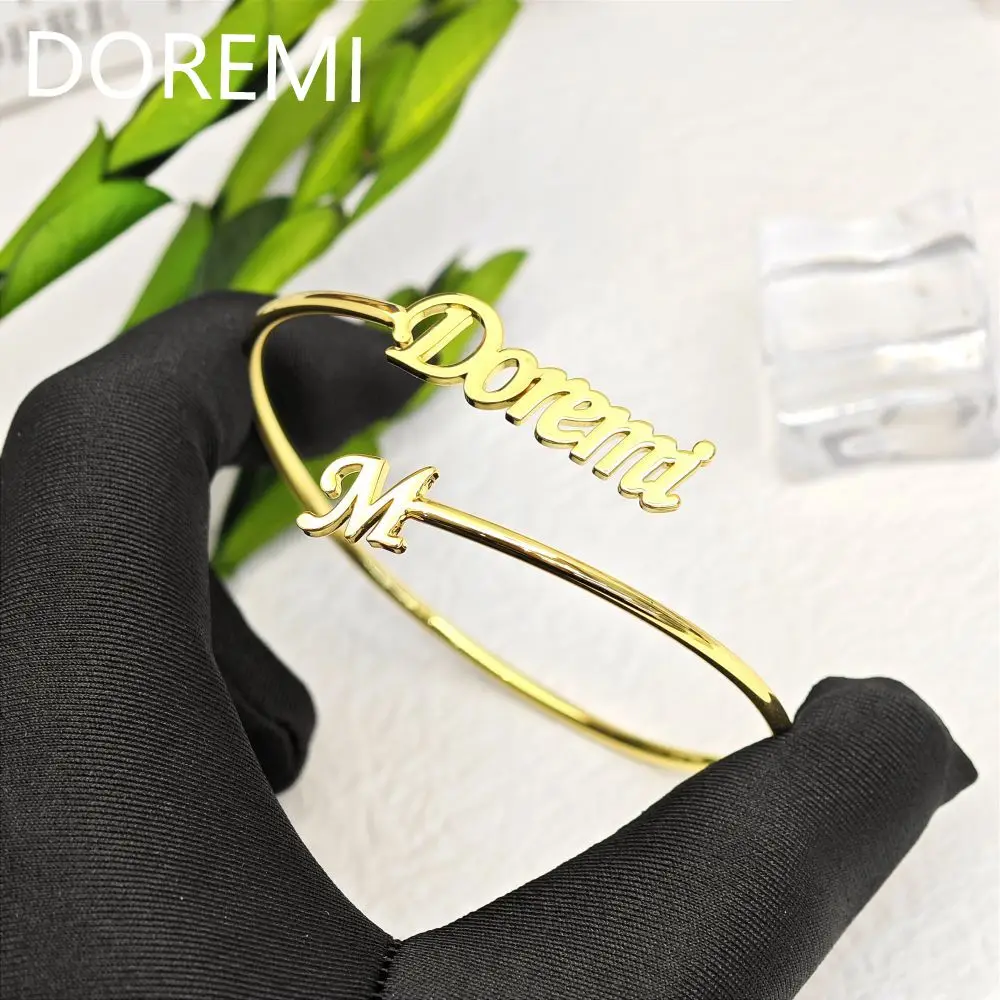 Bransoletka Lateefah z spiralnymi literami na zamówienie, podwójna bransoletka z inicjałami, złota biżuteria z imieniem dla kobiet